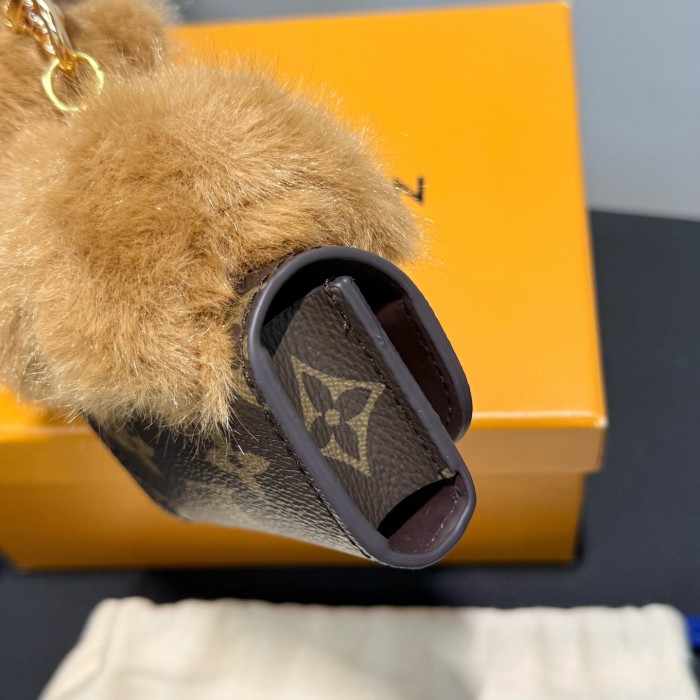 LOUIS VUITTON LV Acorn Pouch S00 Accessories #382585