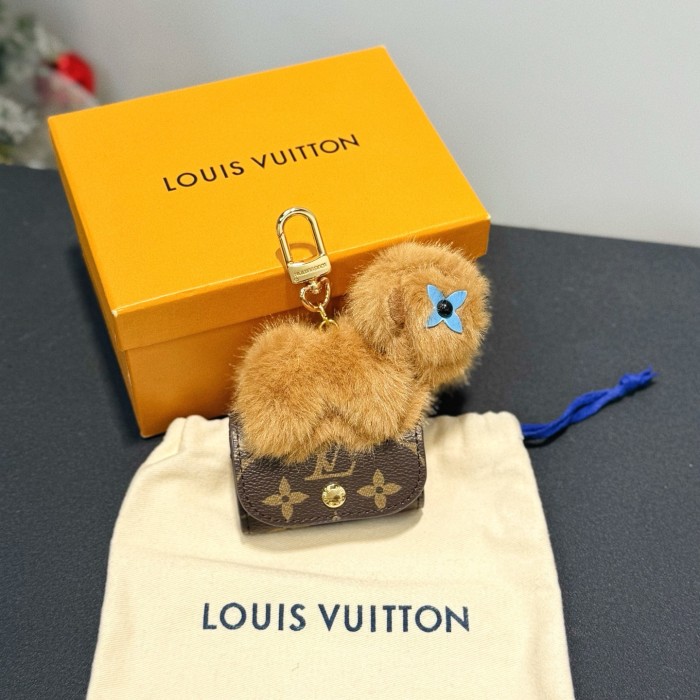 LOUIS VUITTON LV Acorn Pouch S00 Accessories #382585
