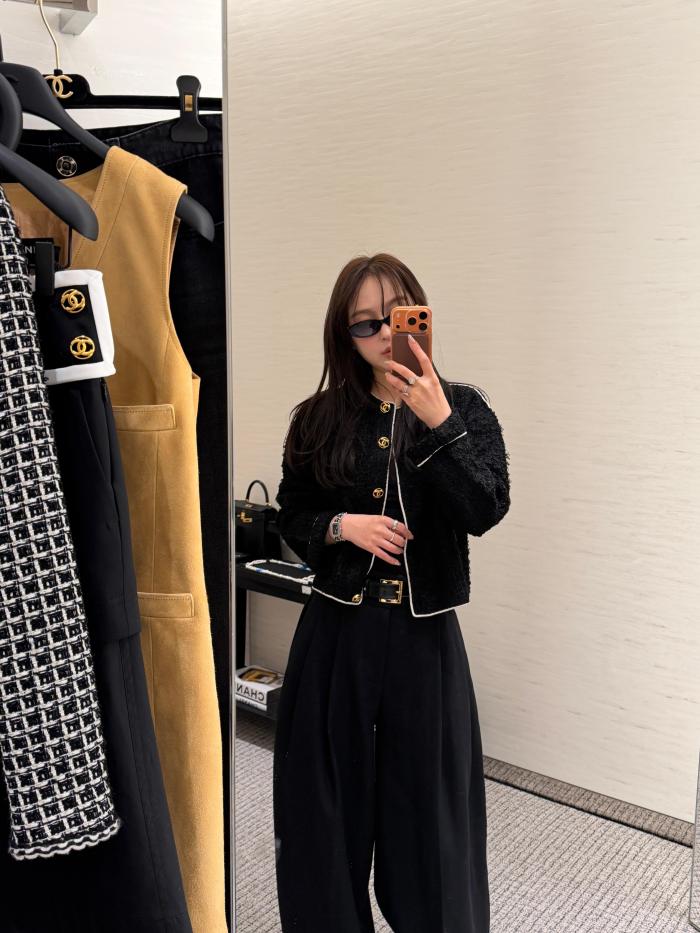 Chanel Black Knitted Tweed Short Jacket #382965