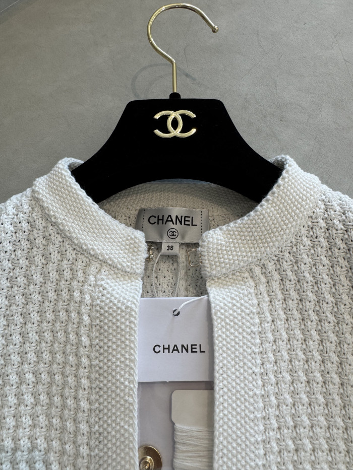 Chanel White Knitted Cardigan #383046