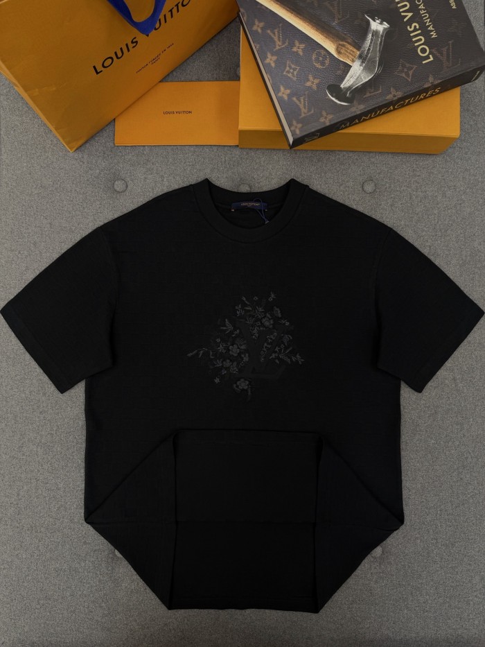 LOUIS VUITTON Embroidered Signature T-Shirt 1AJRHM #383485