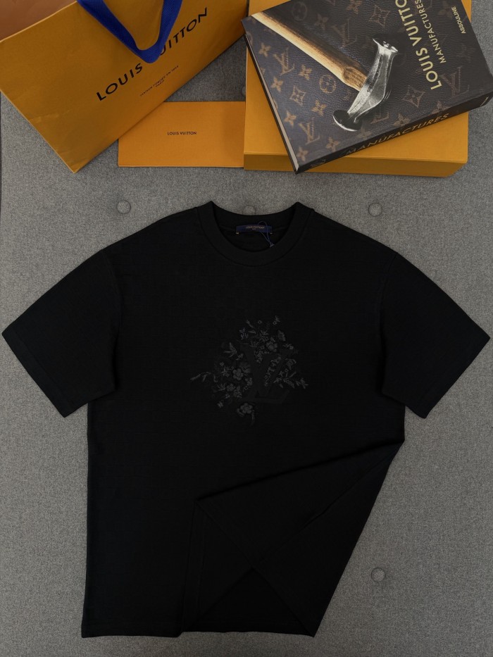 LOUIS VUITTON Embroidered Signature T-Shirt 1AJRHM #383485