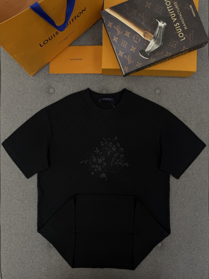 LOUIS VUITTON Embroidered Signature T-Shirt 1AJRHM #383485