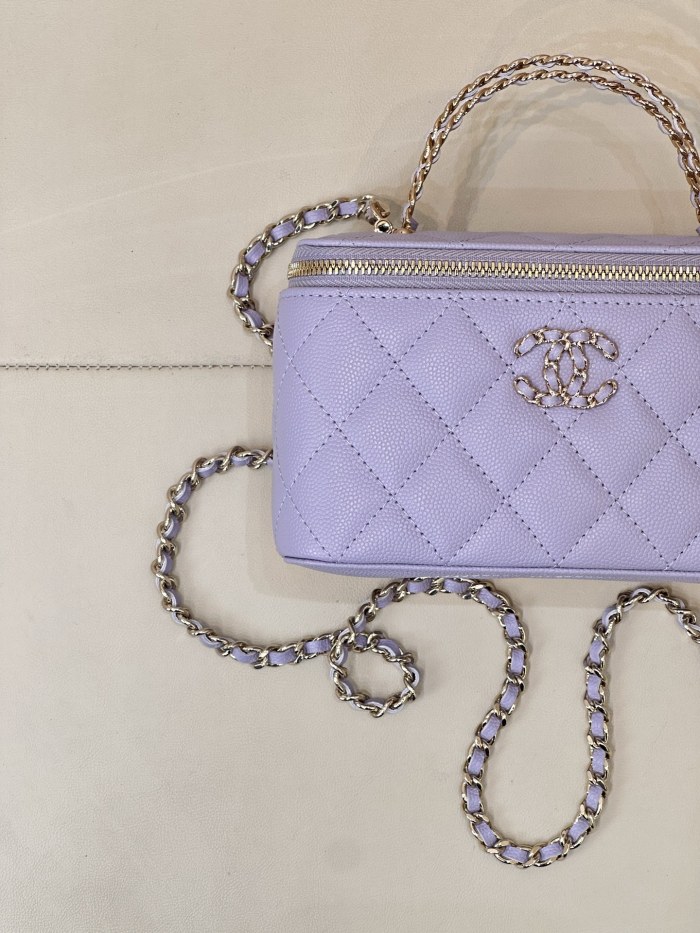 CHANEL Long Vanity With Chain Grained Shiny Calfskin Gold-tone Metal White #383847