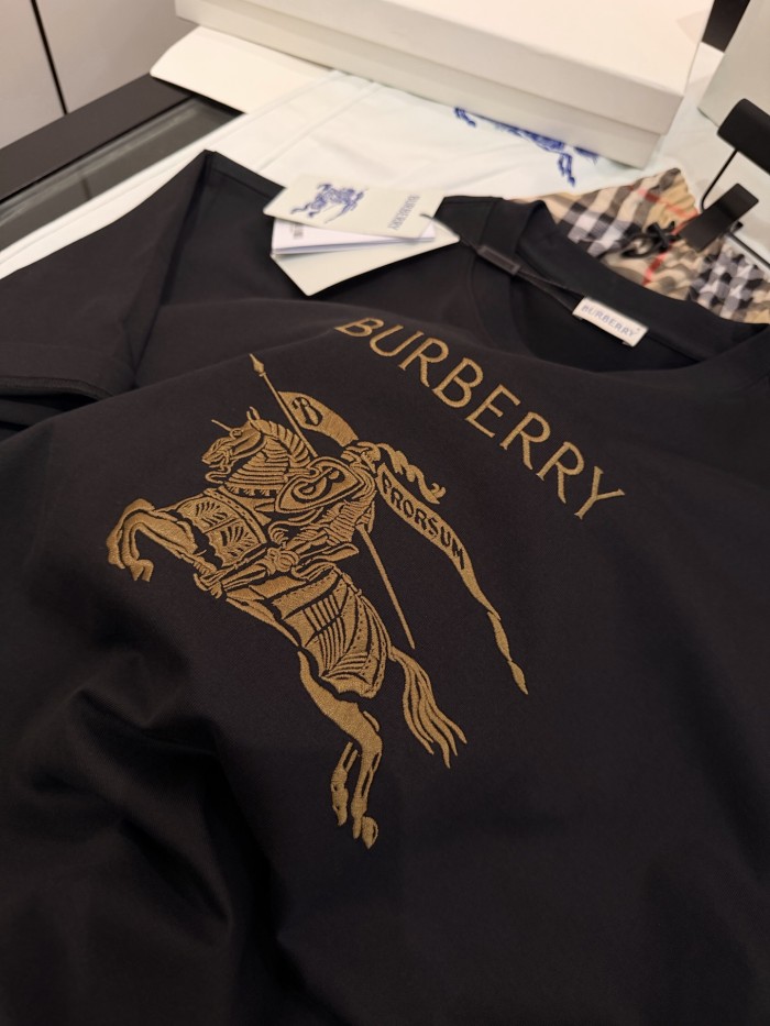 Burberry Knight Cotton T-shirt in Marsh #383969