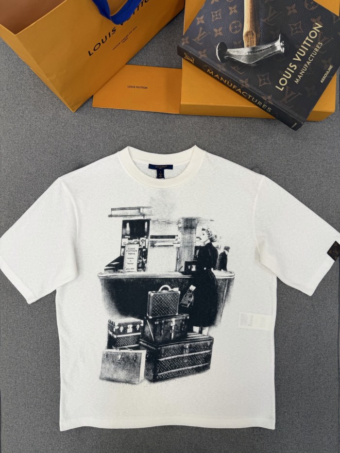 LOUIS VUITTON Traveller Trunk Print T-Shirt #383484