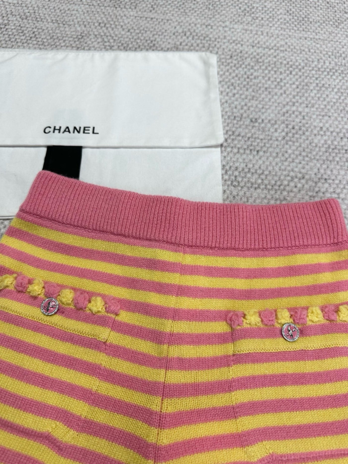 Chanel Top-quality Version Striped One-shoulder Cardigan Shorts Suit #315790