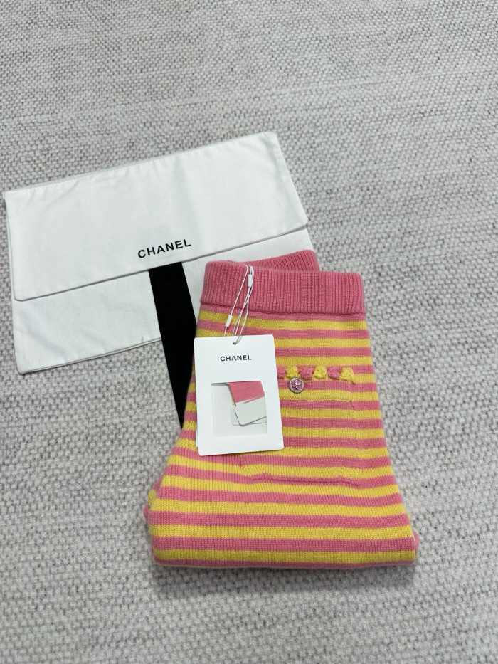 Chanel Top-quality Version Striped One-shoulder Cardigan Shorts Suit #315790