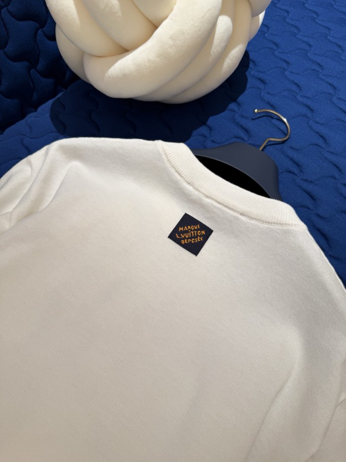 LOUIS VUITTON Short-Sleeved Signature Patch Crewneck #385045