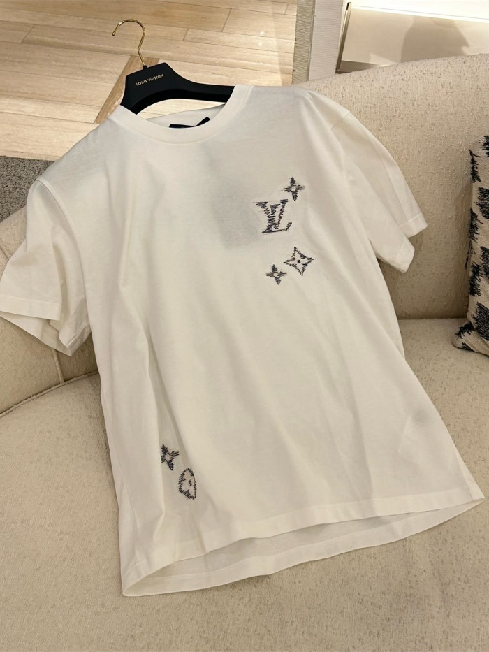 LOUIS VUITTON Embroidered Signature Short-Sleeved T-Shirt #385047
