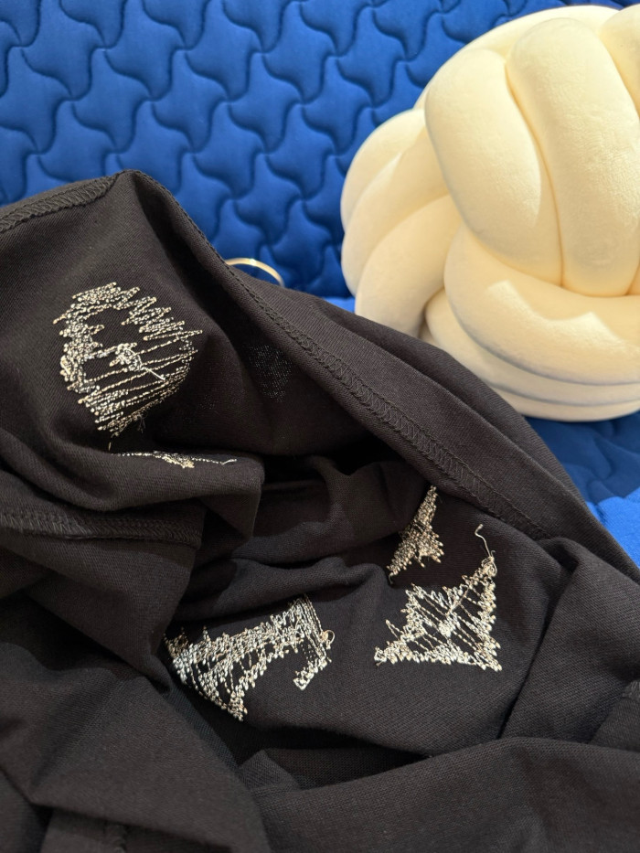 LOUIS VUITTON Embroidered Signature Short-Sleeved T-Shirt #385047