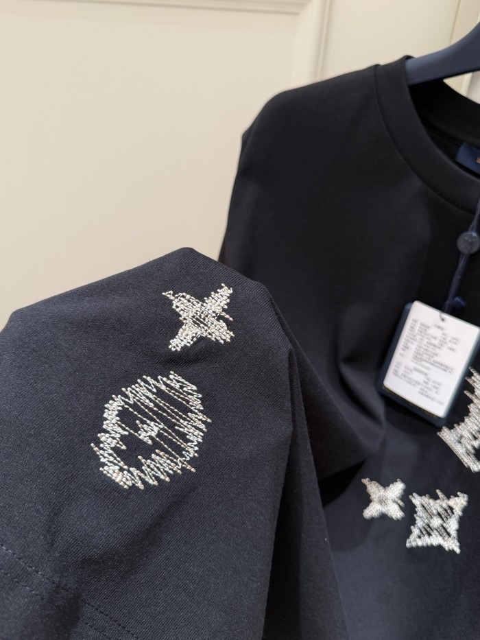 LOUIS VUITTON Embroidered Signature Short-Sleeved T-Shirt #385047