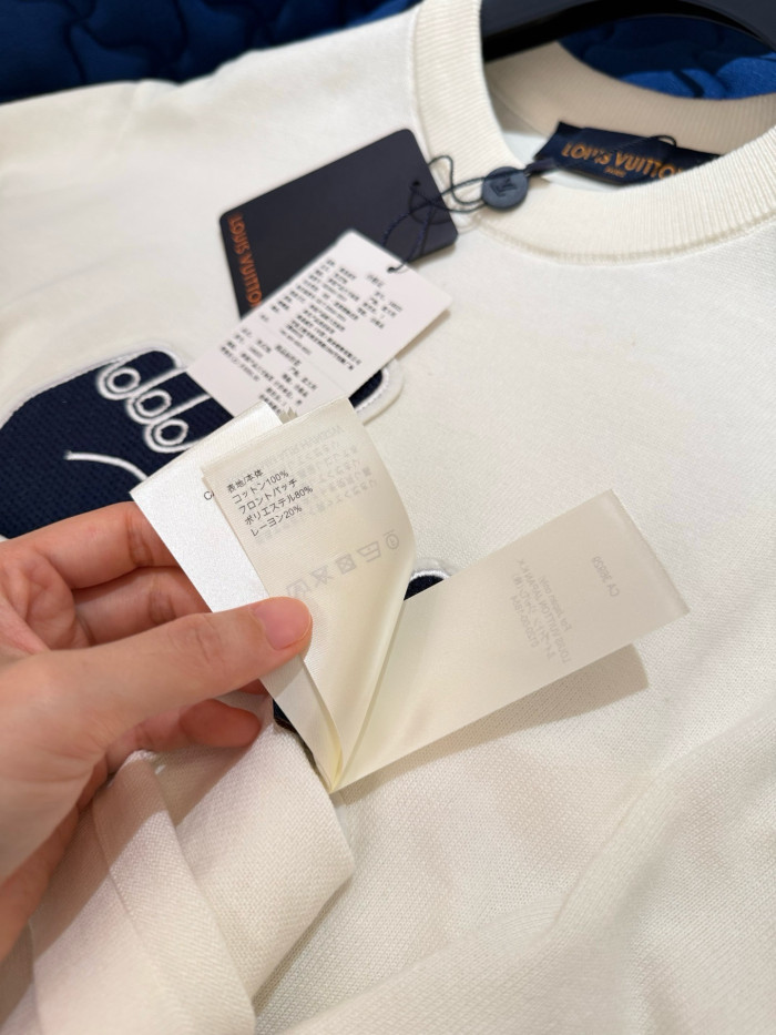 LOUIS VUITTON Short-Sleeved Signature Patch Crewneck #385045