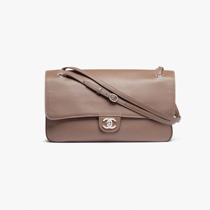CHANEL Maxi Flapbag Grained Calfskin Gold-tone Metal #385184