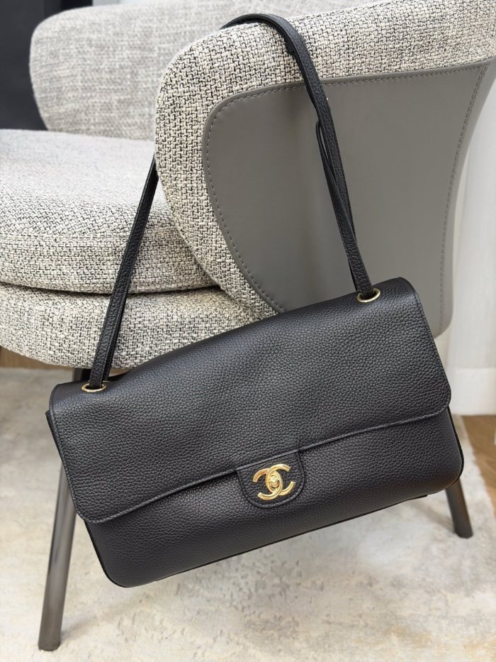 CHANEL Maxi Flapbag Grained Calfskin Gold-tone Metal #385184