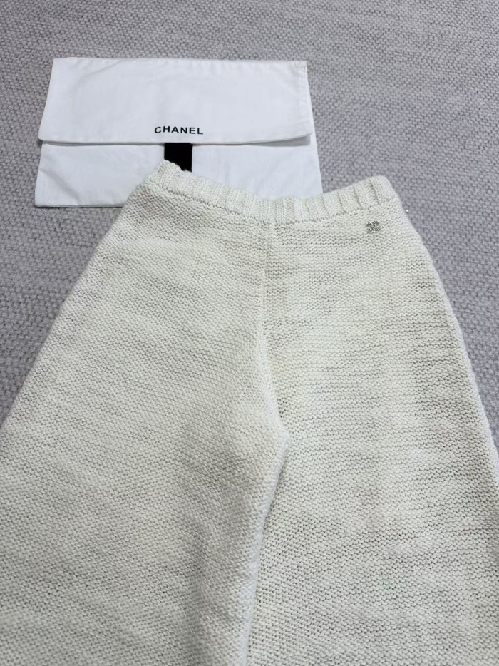 Chanel Top-quality Version Gold Thread Knitted Cardigan Pants Suit #330295