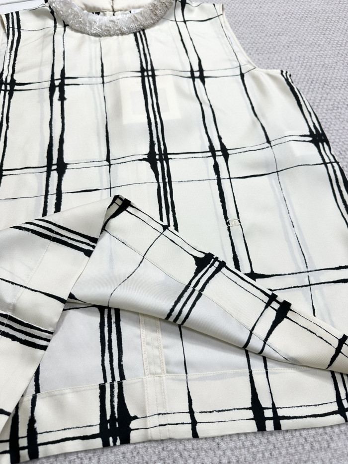 Chanel Top-quality Version Top Printed Silk Ecru Black #385470