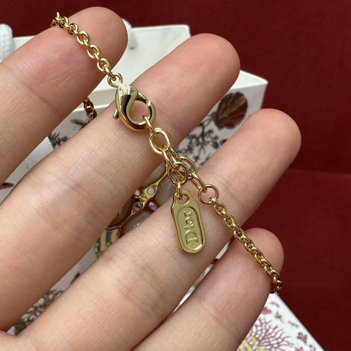 DIOR Dior Sparkling Clover Bracelet Gold-Finish Metal and Mother-of-Pearl #385419