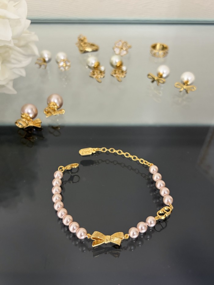 DIOR CD Bow Bracelet Gold-Finish Metal and Iridescent Pink Resin Pearls #385651