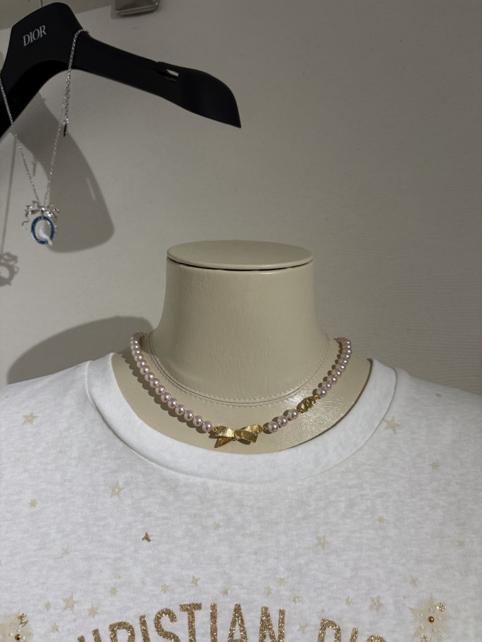 DIOR CD Bow Necklace Gold-Finish Metal and Iridescent Pink Resin Pearls #385650