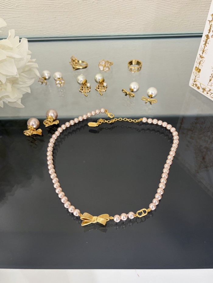 DIOR CD Bow Necklace Gold-Finish Metal and Iridescent Pink Resin Pearls #385650