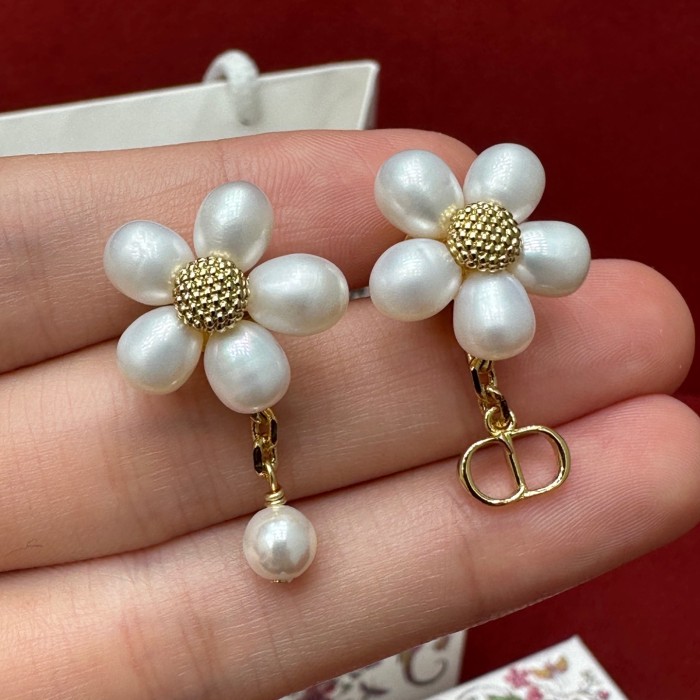 DIOR Dioriviera Brush Bloom Earrings Gold-Finish Metal Freshwater Pearls and White Resin Pearl #385657