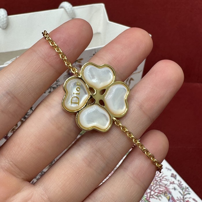 DIOR Dior Sparkling Clover Bracelet Gold-Finish Metal and Mother-of-Pearl #385419