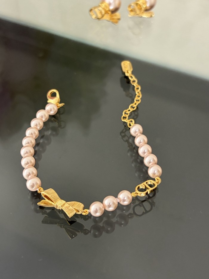 DIOR CD Bow Bracelet Gold-Finish Metal and Iridescent Pink Resin Pearls #385651