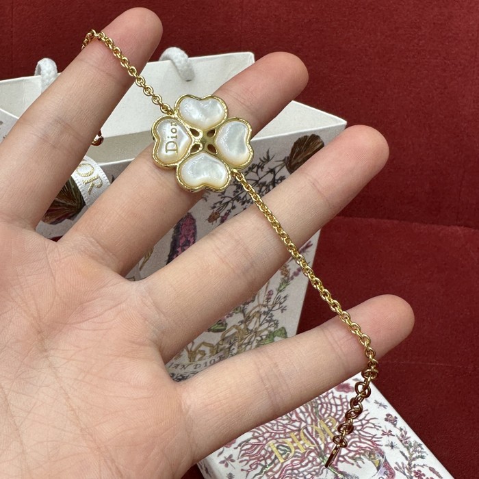 DIOR Dior Sparkling Clover Bracelet Gold-Finish Metal and Mother-of-Pearl #385419