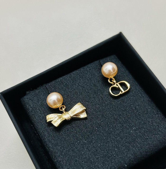 DIOR CD Bow Earrings Gold-Finish Metal and Iridescent Pink Resin Pearls #385665