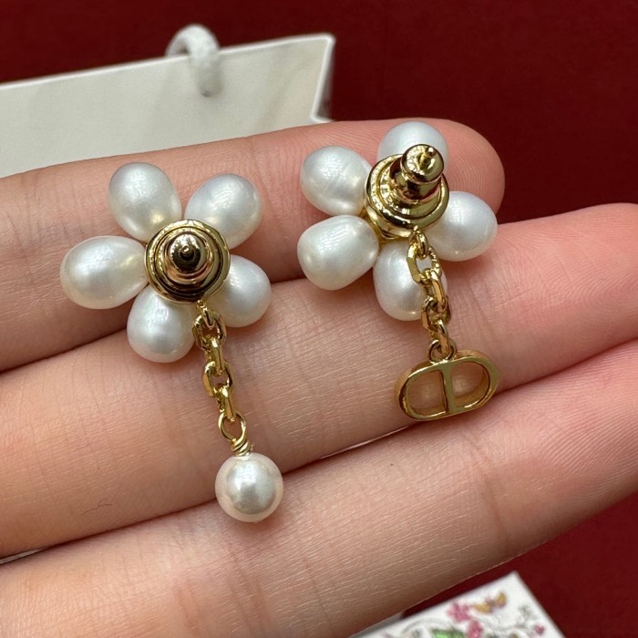 DIOR Dioriviera Brush Bloom Earrings Gold-Finish Metal Freshwater Pearls and White Resin Pearl #385657