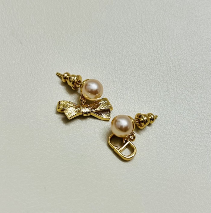 DIOR CD Bow Earrings Gold-Finish Metal and Iridescent Pink Resin Pearls #385665