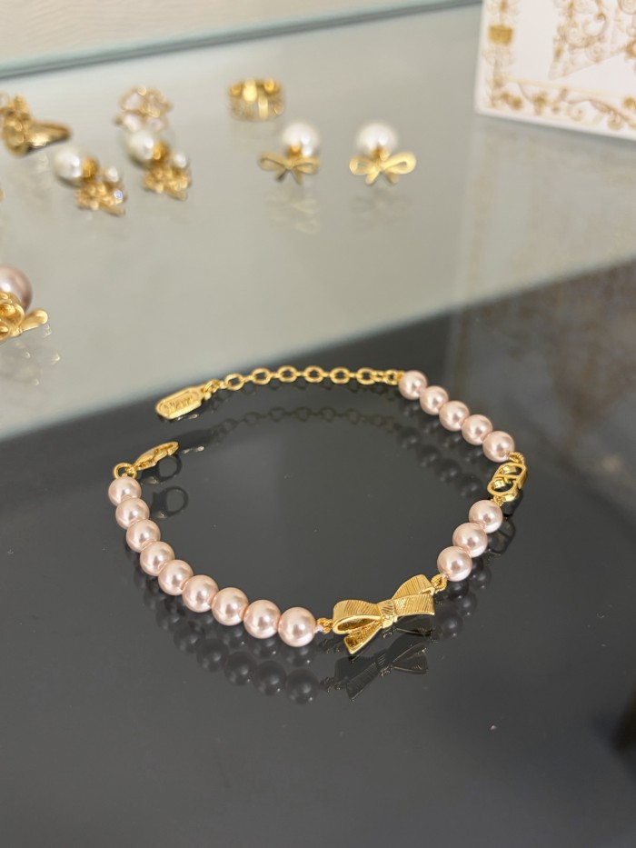 DIOR CD Bow Bracelet Gold-Finish Metal and Iridescent Pink Resin Pearls #385651