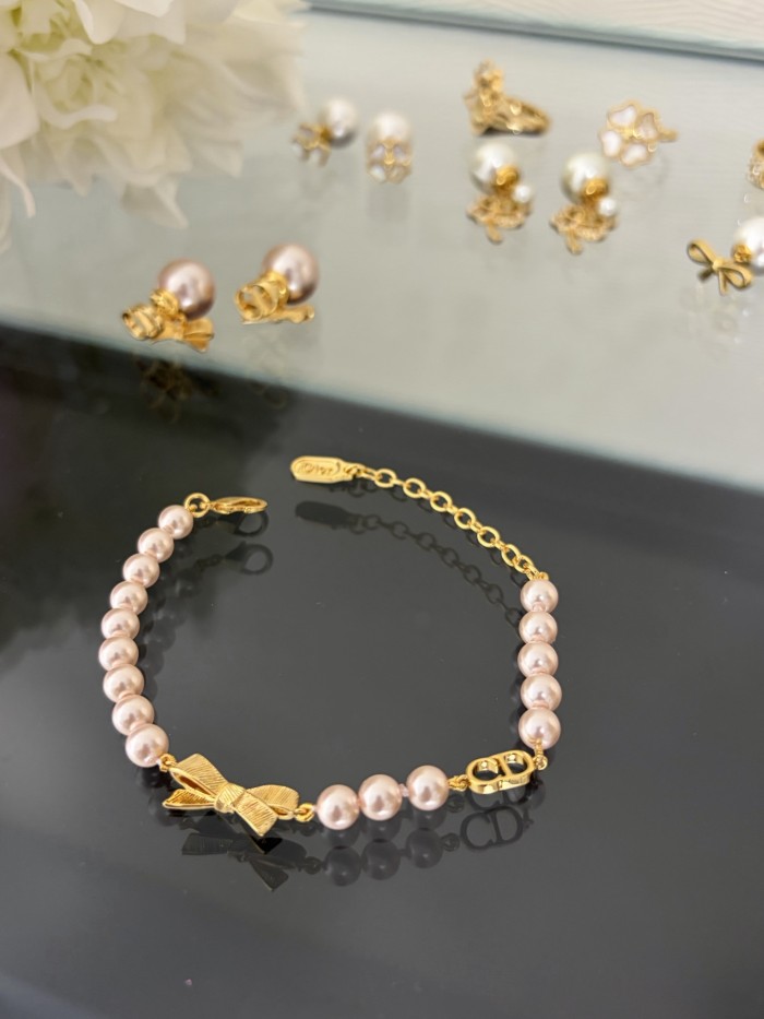 DIOR CD Bow Bracelet Gold-Finish Metal and Iridescent Pink Resin Pearls #385651