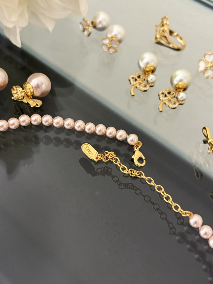 DIOR CD Bow Necklace Gold-Finish Metal and Iridescent Pink Resin Pearls #385650