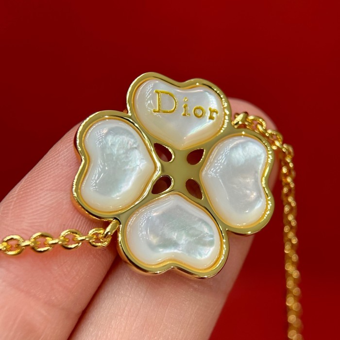 DIOR Dior Sparkling Clover Bracelet Gold-Finish Metal and Mother-of-Pearl #385419