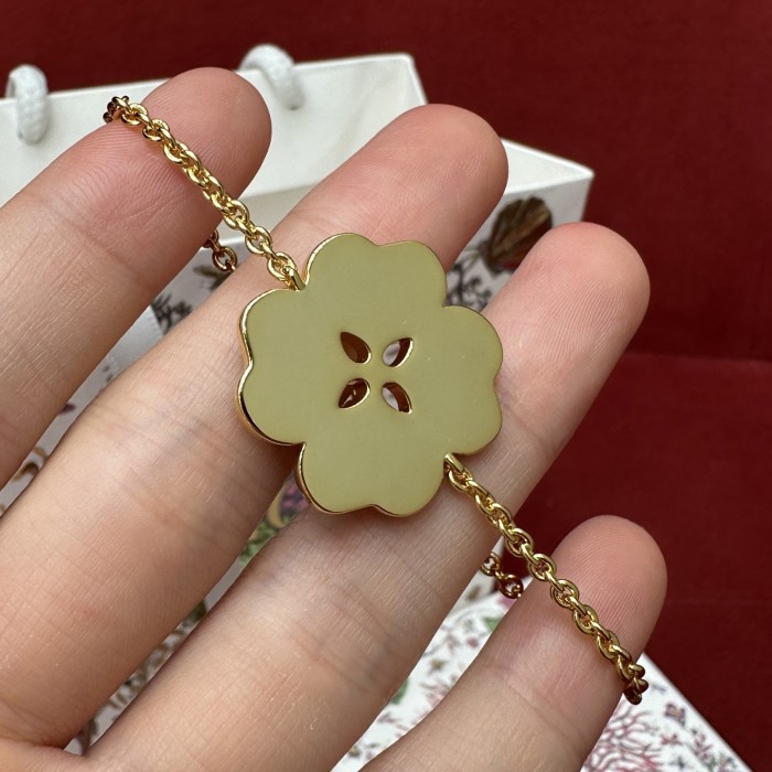 DIOR Dior Sparkling Clover Bracelet Gold-Finish Metal and Mother-of-Pearl #385419