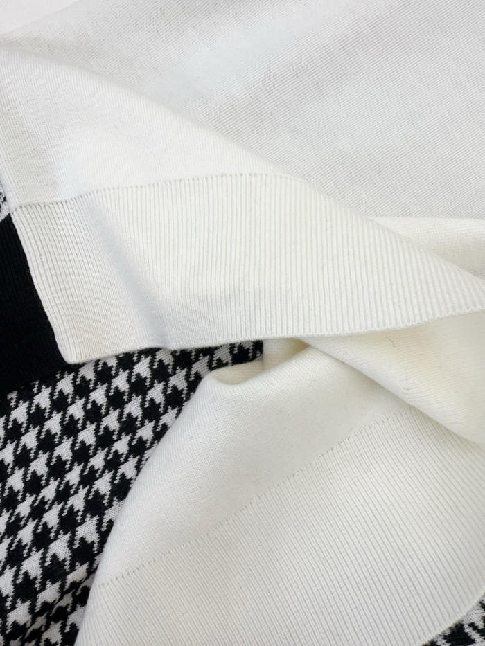 DIOR Dior Médaillon Short-Sleeved Sweater Black and White Houndstooth Virgin Wool-Blend Knit #385486