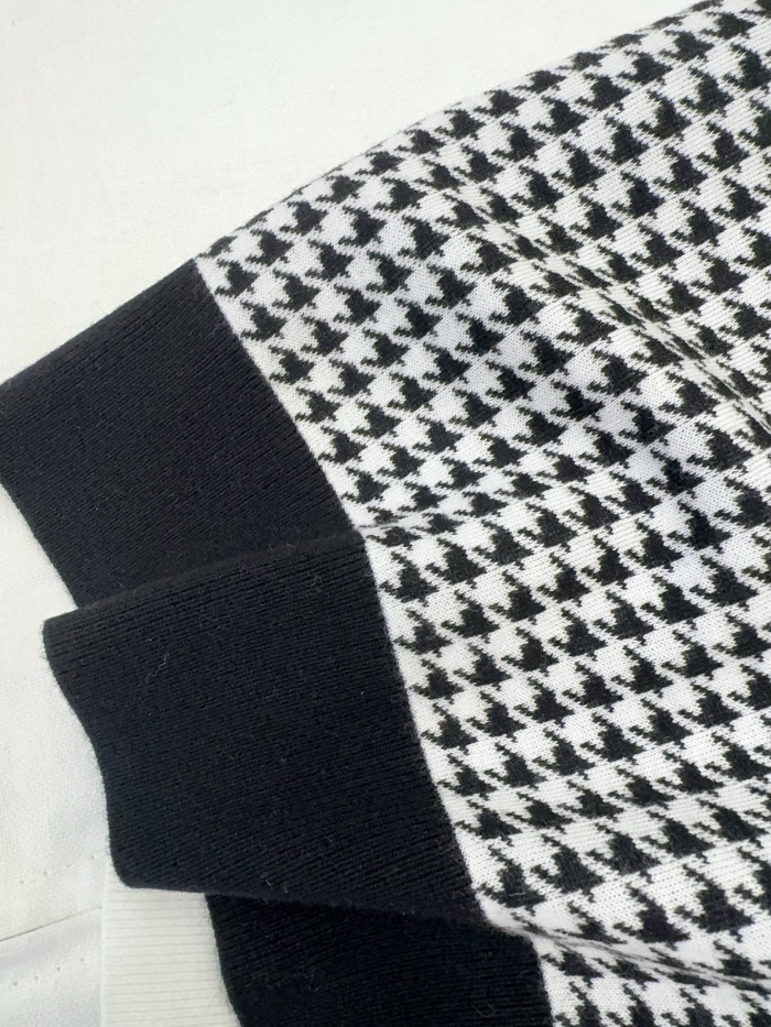 DIOR Dior Médaillon Short-Sleeved Sweater Black and White Houndstooth Virgin Wool-Blend Knit #385486