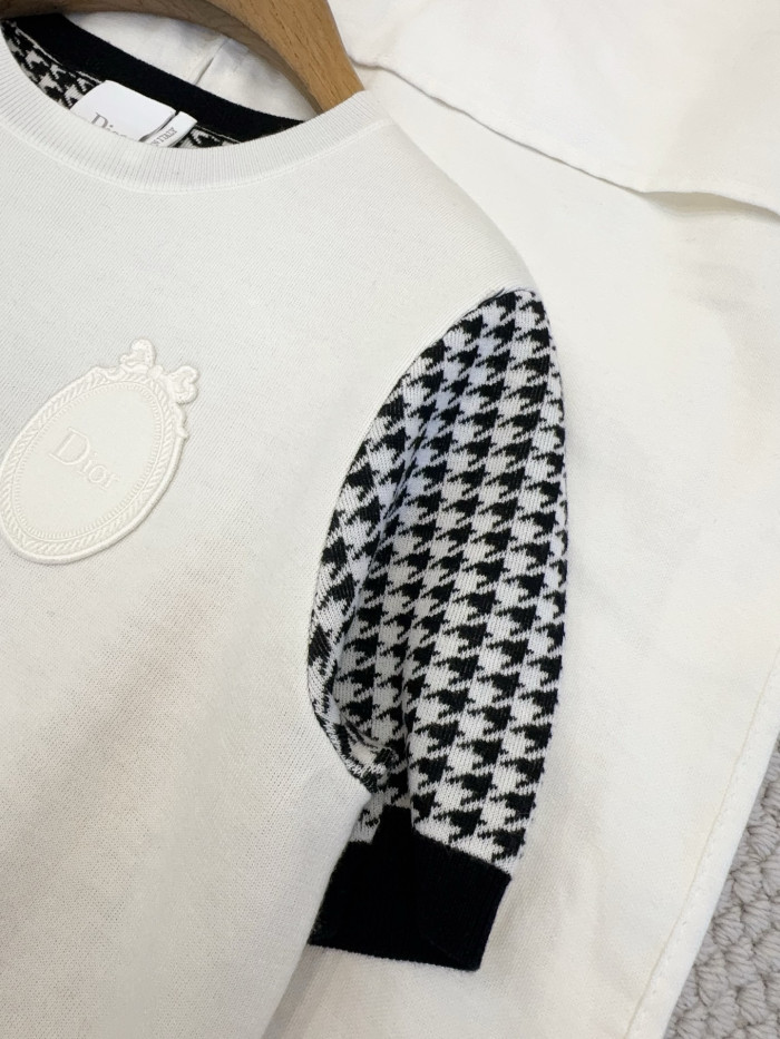 DIOR Dior Médaillon Short-Sleeved Sweater Black and White Houndstooth Virgin Wool-Blend Knit #385486