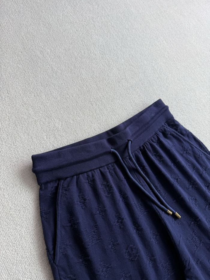 LOUIS VUITTON Monogram Shorts and Short-Sleeved Crewneck #385945