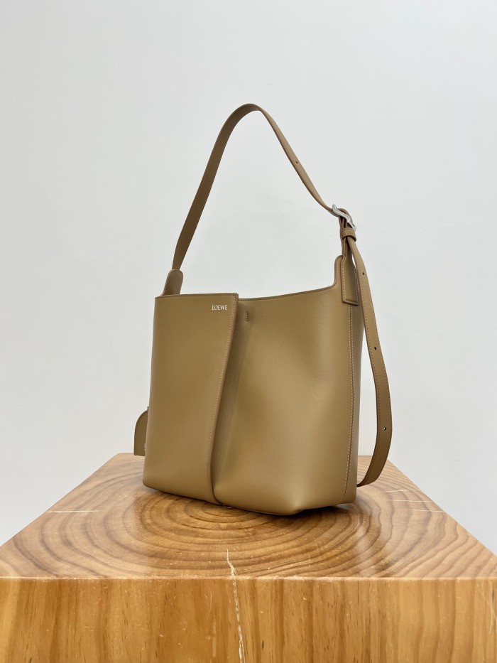 Loewe Medium Bilbao Bucket in Smooth Calfskin #386021