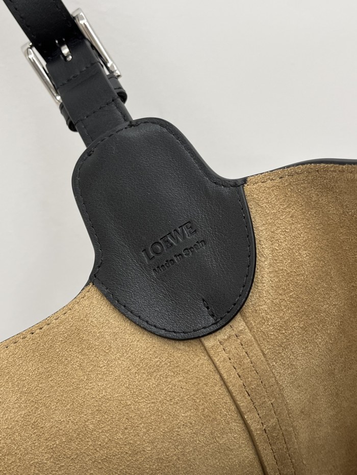 Loewe Large Bilbao Bucket in Smooth Calfskin #386018