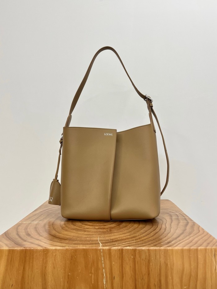 Loewe Medium Bilbao Bucket in Smooth Calfskin #386021