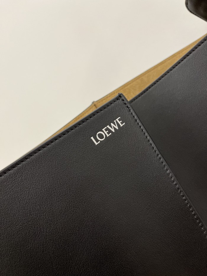 Loewe Large Bilbao Bucket in Smooth Calfskin #386018
