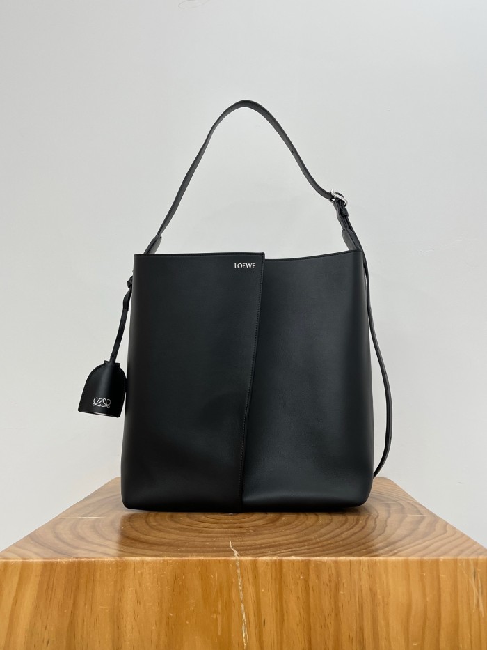 Loewe Large Bilbao Bucket in Smooth Calfskin #386018