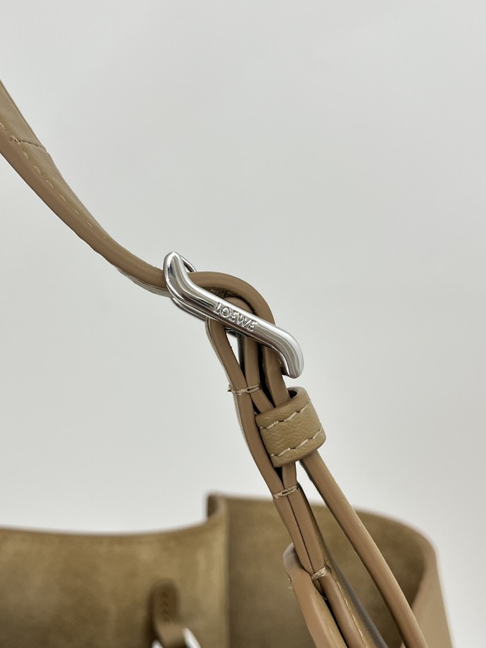 Loewe Medium Bilbao Bucket in Smooth Calfskin #386021
