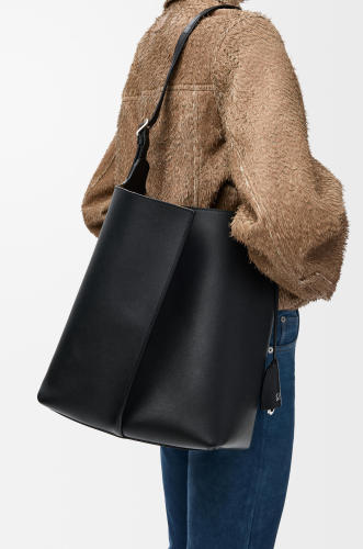 Loewe Large Bilbao Bucket in Smooth Calfskin #386018