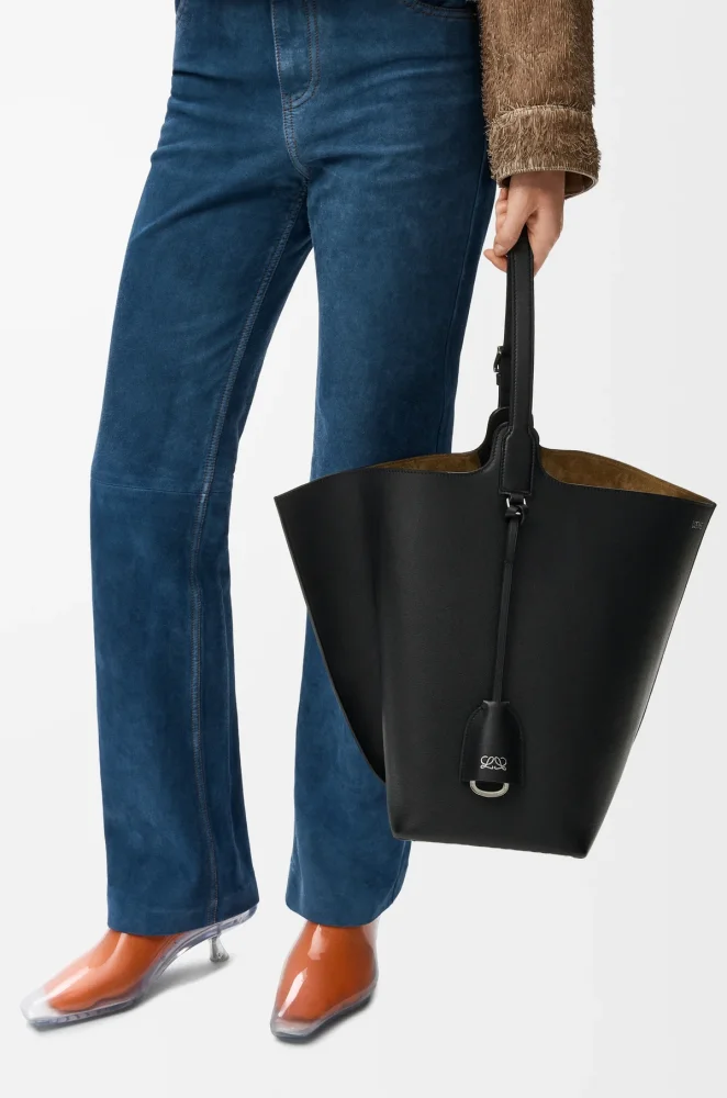 Loewe Large Bilbao Bucket in Smooth Calfskin #386018