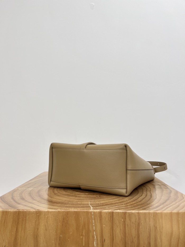 Loewe Medium Bilbao Bucket in Smooth Calfskin #386021